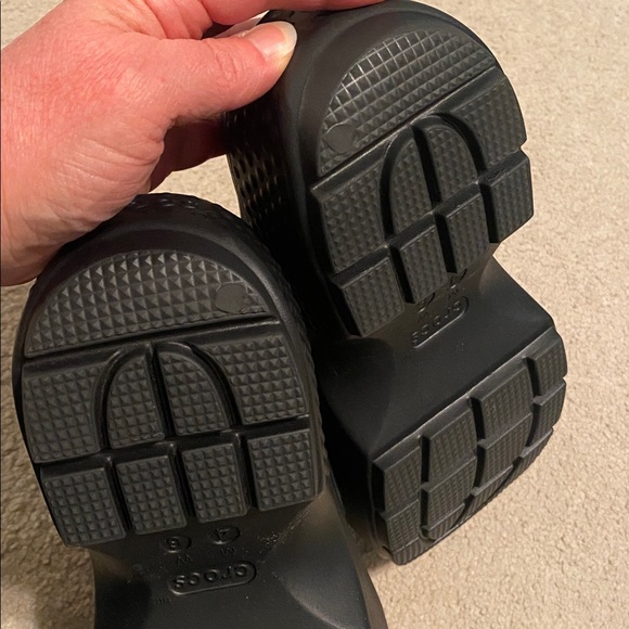 CROCS Black stomp lug sole penny loafer Clogs in size 6. - Picture 11 of 15